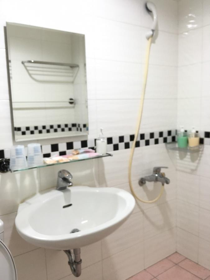 Hfun Hotel Kaohsiung Bagian luar foto
