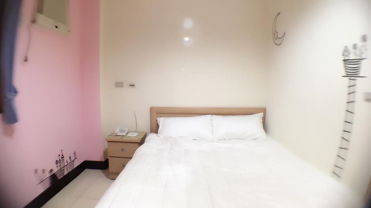 Hfun Hotel Kaohsiung Bagian luar foto