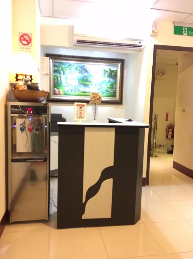 Hfun Hotel Kaohsiung Bagian luar foto